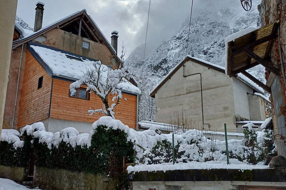 The “Cabane des Deux Soeurs” in Le Bourg-d'Oisans, Les Deux Alpes