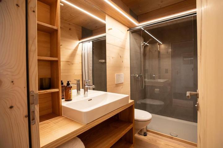 Ferienwohnung für 4 Personen, mit Balkon und Terrasse sowie Whirlpool und Garten