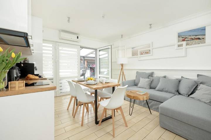 Casa de huéspuedes para 5 personas, con sauna además de jacuzzi y balcón en Polonia