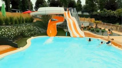 Mobil home pour 6 personnes, avec terrasse et piscine dans Plage De La Banche Binic