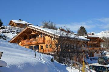 Maison de campagne pour 15 personnes, avec sauna et balcon ainsi que jacuzzi et jardin dans Station De Combloux