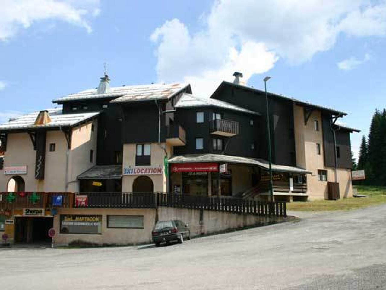 Entire studio, Studio 20 sqm, 4 pers, village center, near slopes in Le Praz de Lys, Taninges