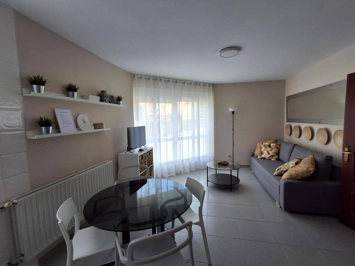 Apartamento entero, Apartment with Balcony in Arriondas, Costa Verde