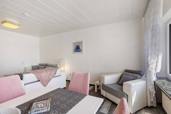 Hel lejlighed, Apartment 'Cakir' with Private Terrace and Wi-Fi in Meinerzhagen, Märkischer Kreis
