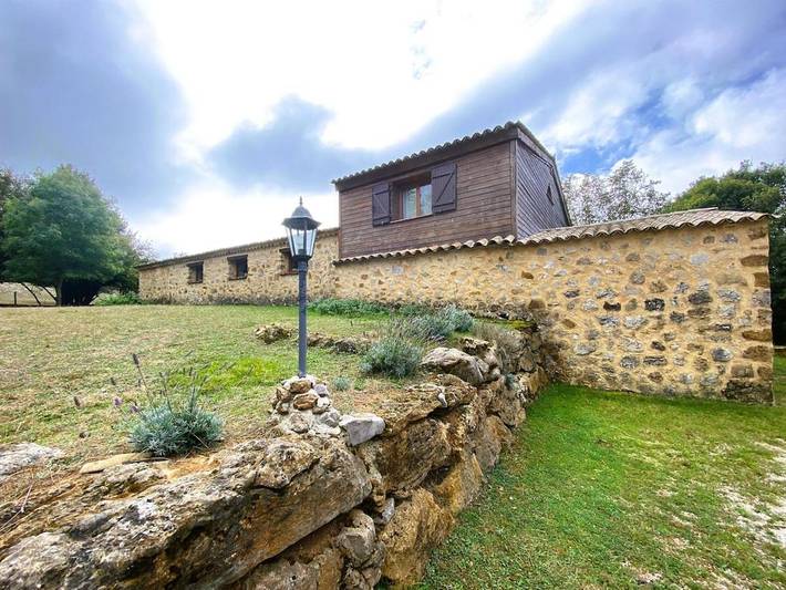 Location de vacances pour 14 personnes, avec sauna ainsi que jardin et vue, animaux acceptés à Camps-sur-l'Agly