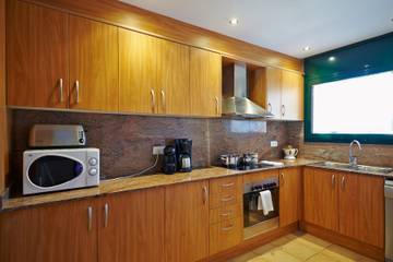 Villa for 6 Guests in Pals, Lower Empordà, Picture 4