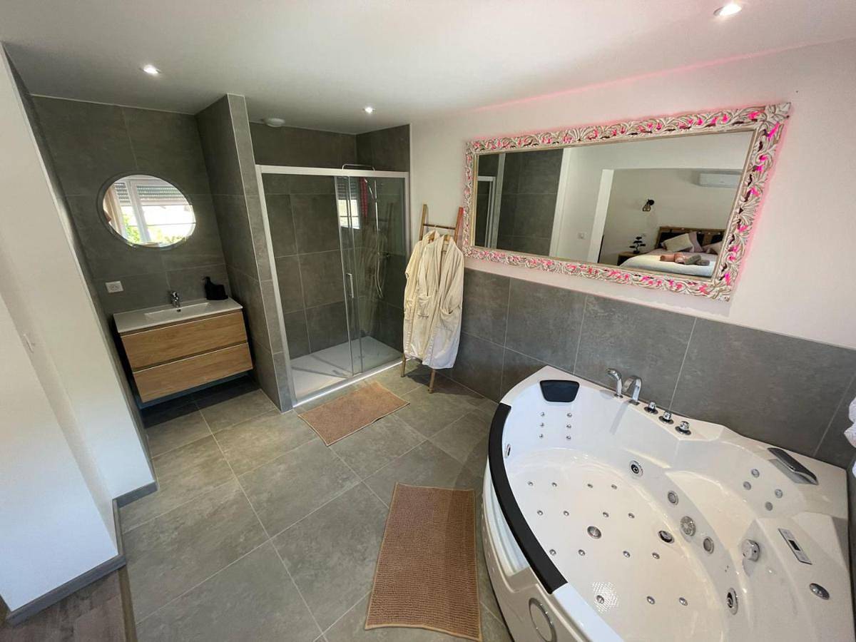 Appartement entier, Gîte Les 2 Gros coconing avec spa proche du lac in Pierre percée, Région de Lunéville