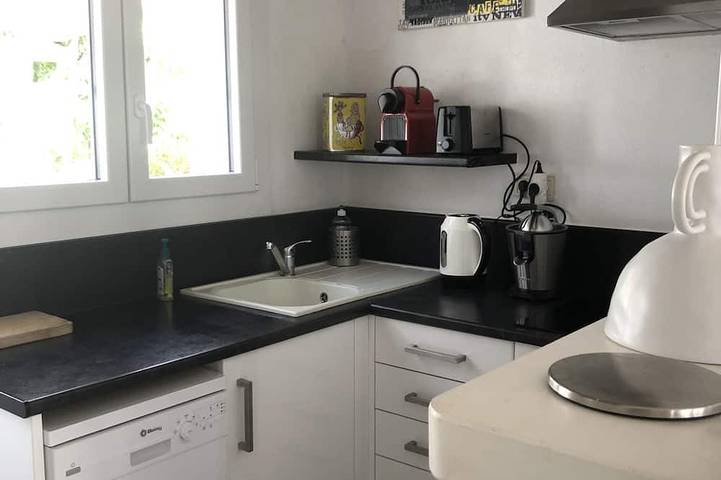 Detached house with private garden and swimming pool; air conditioning wifi internet in l'Escala, Oberampurien