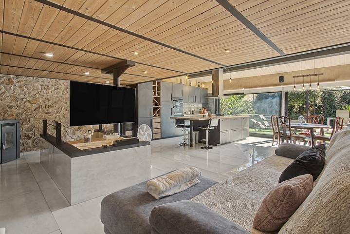 Studio entier, Le loft de Can Padrosa avec jacuzzi-spa privé in Riumors, Haut-Ampurdan