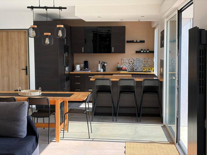Location de vacances pour 6 personnes, avec vue ainsi que vue sur le lac et jardin dans Lac de Charmes - 4