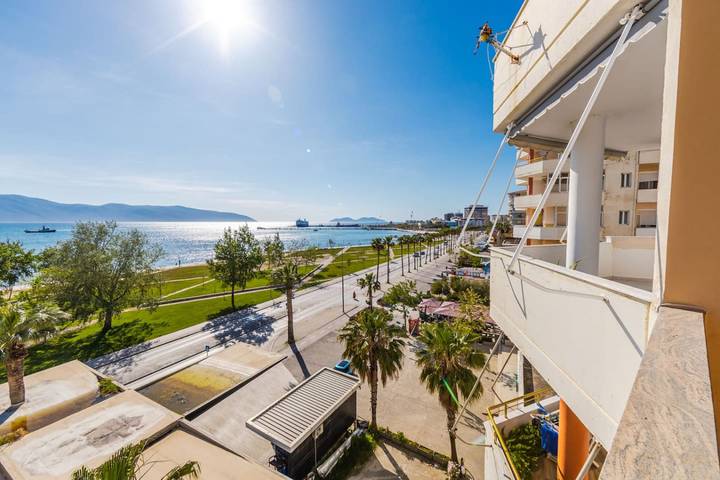 Vacation rental for 4 people, with balcony in Albania