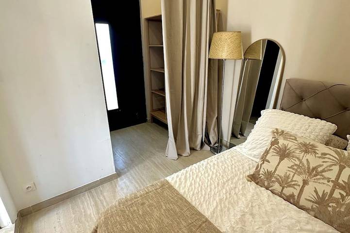 Entire apartment, Studio swimming pool in Bouc-Bel-Air, Mediterranean Coast (France)