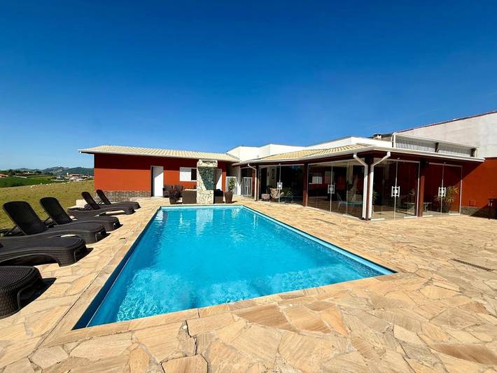 Casas e apartamentos de temporada para 18 pessoas, com piscina e jardim e ainda vista, com animais de estimação em Socorro