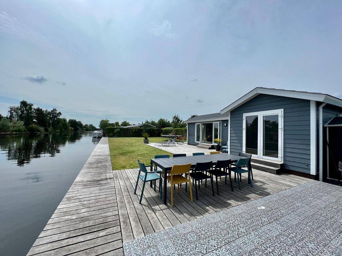 New - Waterfont Villa08 - Private Residence on a lake near Amsterdam in Vinkeveen, Groene Hart