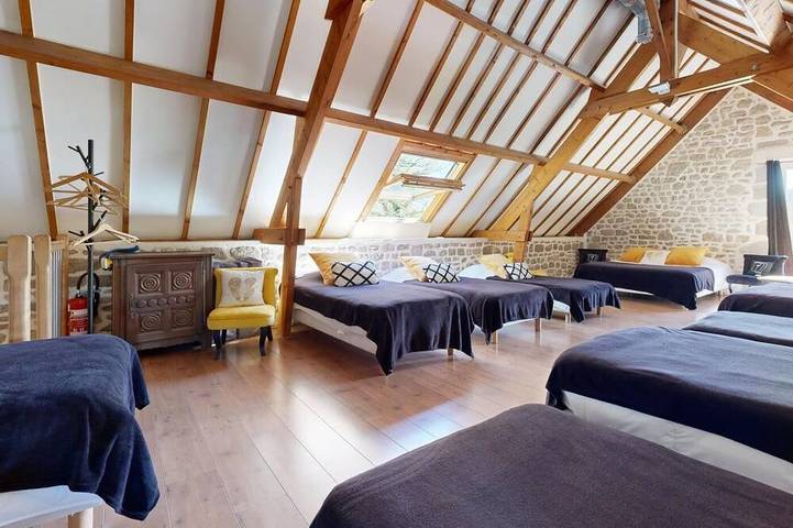 Location de vacances pour 35 personnes, avec balcon ainsi que jardin et sauna à Le Gast - 3