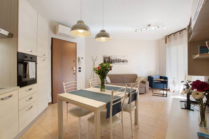 Hel lägenhet, Apartment 'Casa Rosada Monza Autodromo' with Balcony, Wi-Fi and Air Conditioning in Nova Milanese, Brianza