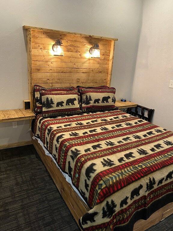 Ganze Wohnung, Ohiopyle Trailside Hotel Room 1Qn Bed 1 Fulton Sleeps 4 /Minutes to Fallingwater in Ohiopyle, Pennsylvania