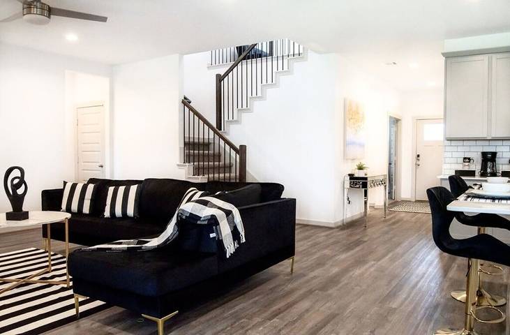 Vacation rental for 12 people, with yard and pool in Fort Bend County