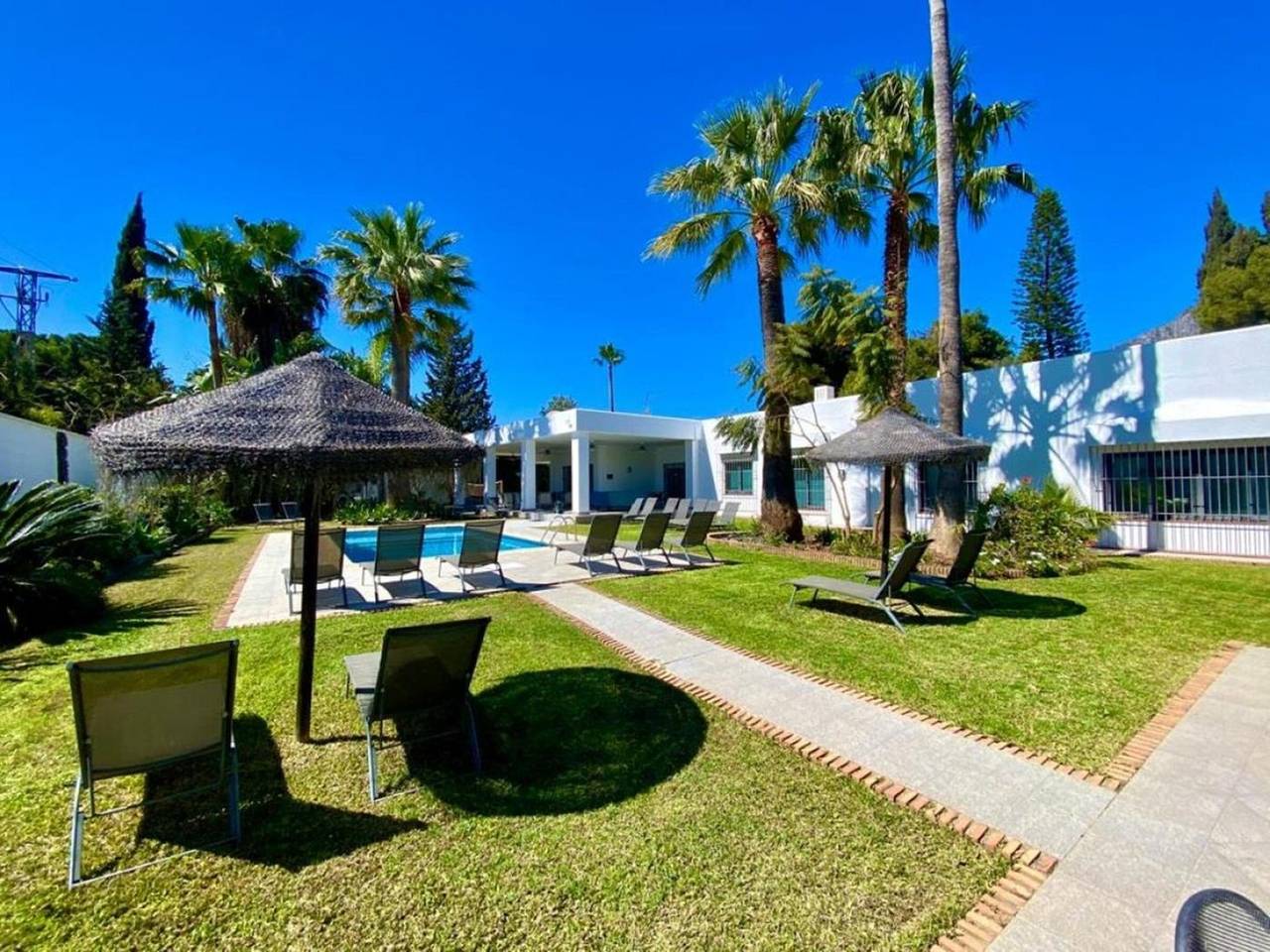Large villa Puerto Banús 10 bedrooms with pool and jacuzzi in Marbella West, Marbella