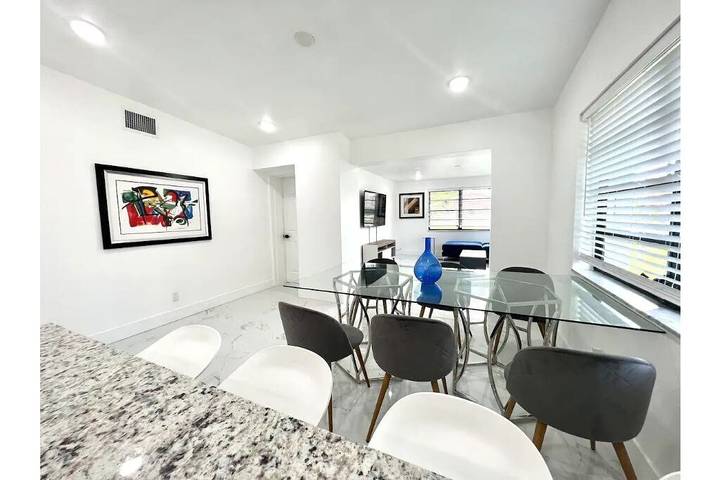 Vacation rental for 12 people in North Miami