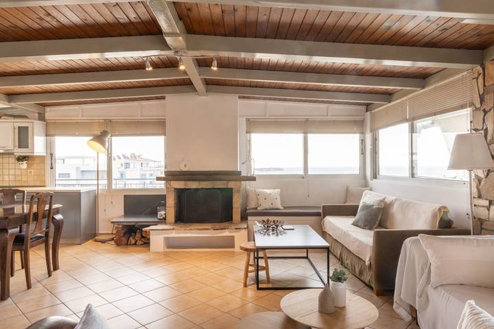 Sunny Loft with a Panoramic Sea View in Voula