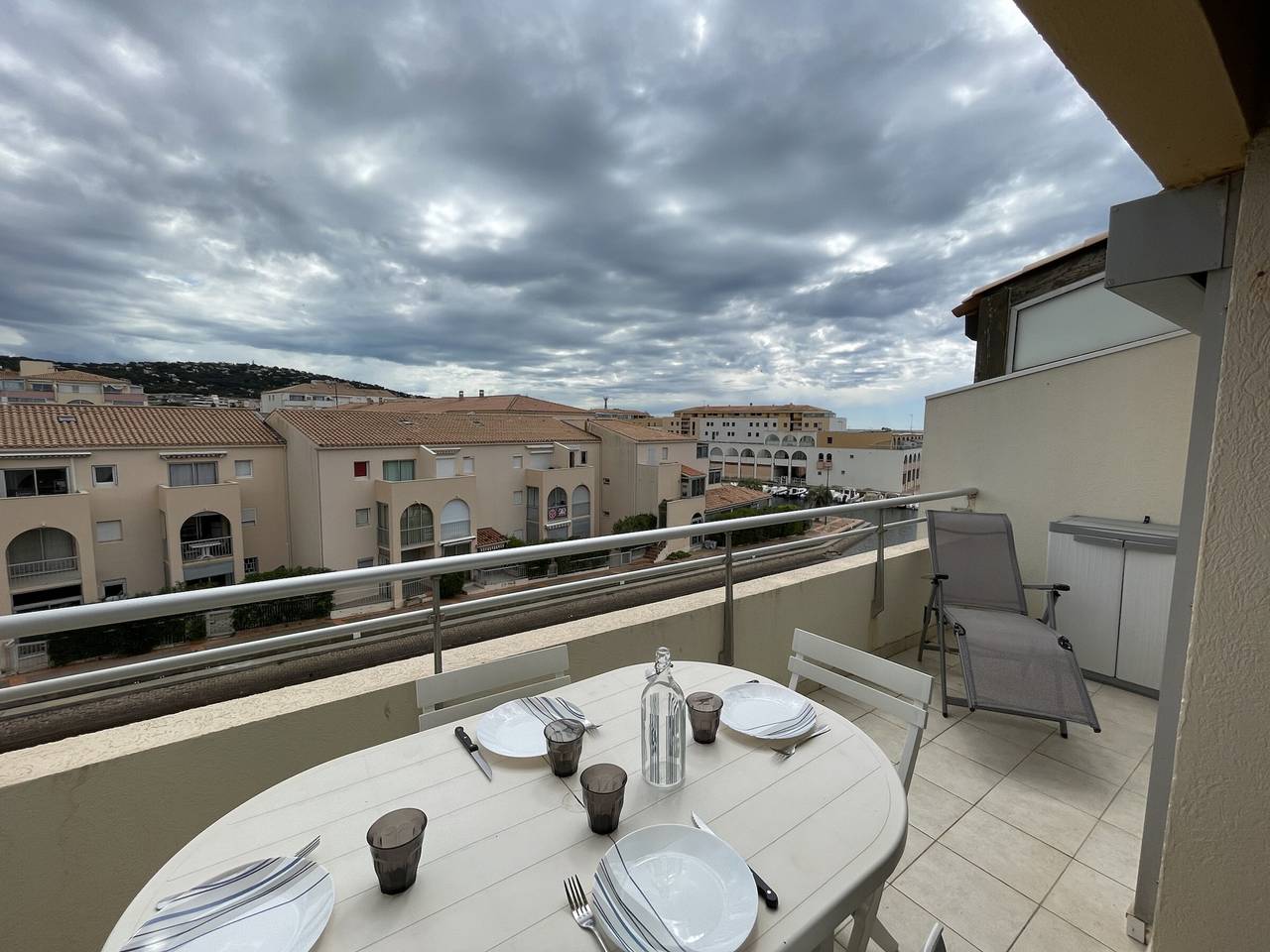 Appartement entier, Superbe 2 pièces mezzanine, près plage, parking inclus, animaux admis in Sète, Côte d'Améthyste