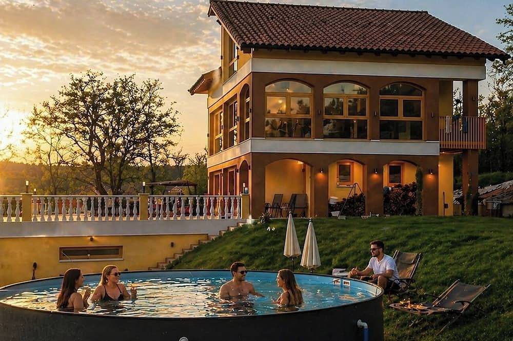 Luxury Villa Beelvita mit  Pool&Jacuzzi in Danube-Ipoly National Park