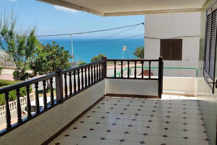 Apartamento de vacaciones para 8 personas, con piscina además de vistas y jardín - 1