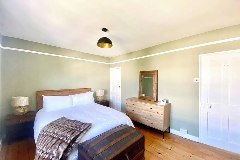 Beach Cottage Pet Friendly in Eastbourne, East Sussex