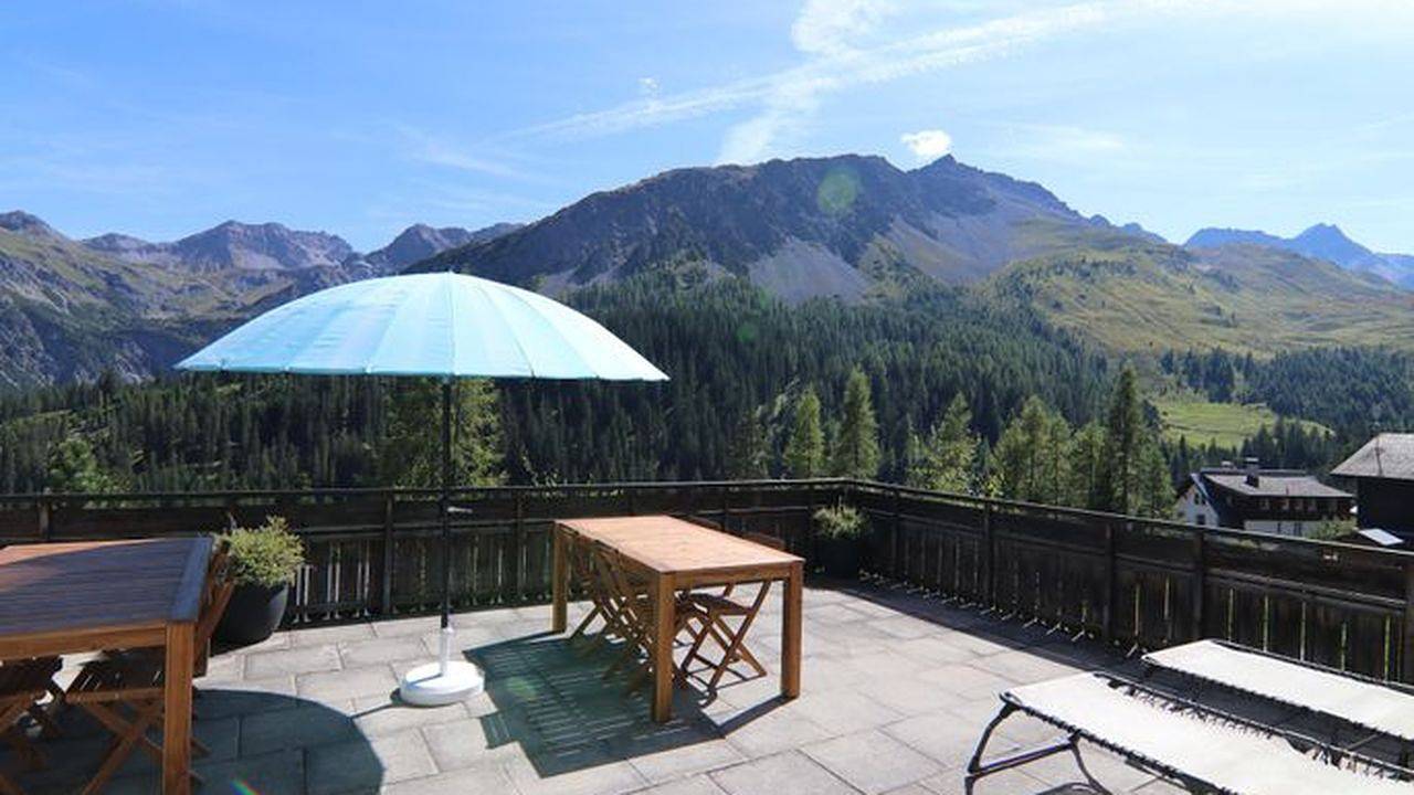 Entire holiday apartment, Holiday apartment for 10 people with balcony in Arosa, Plessur alps