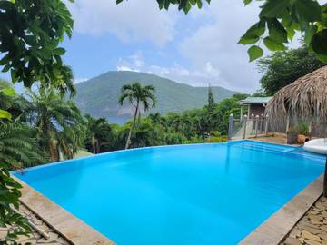Maison d’hôte pour 2 personnes, avec vue ainsi que piscine et terrasse à Deshaies