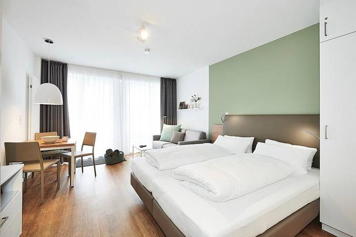 Ferienwohnung für 3 Personen, mit Balkon und Kinderpool sowie Sauna in Bensersiel