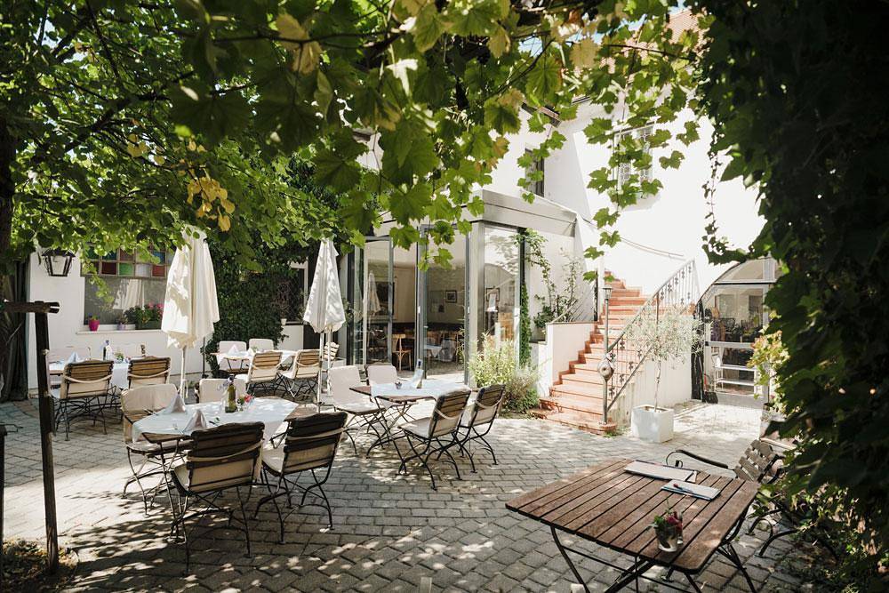 Ganze Ferienwohnung, Hotel-Restaurant "Zum goldenen Anker" - Einzelzimmer in Hainburg an der Donau, Bezirk Bruck an der Leitha