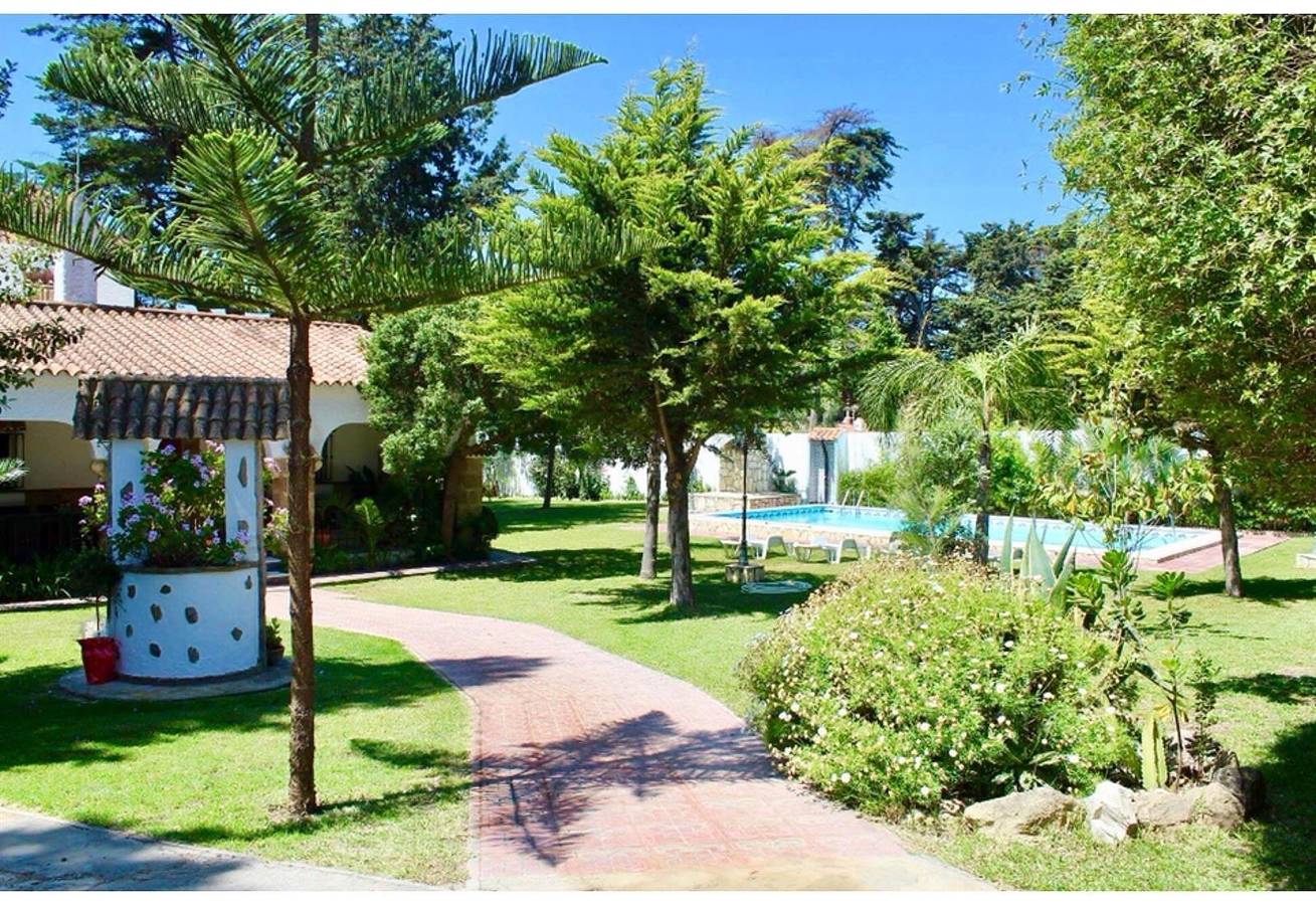 Villa Carmenes, pool, 150m beach,6-7 p in La Fontanilla, Conil de la Frontera
