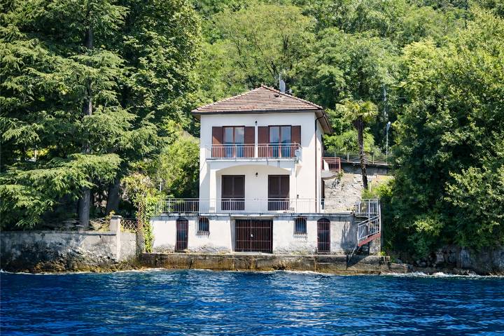 Ferienhaus für 8 Personen, mit Seeblick und Ausblick sowie Balkon