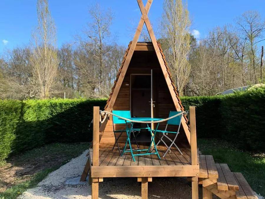 Camping Bel-Air - Hébergement 2 personnes - La Hutte 2 personnes Sans Sanitaire in Cénac, Région de Bordeaux