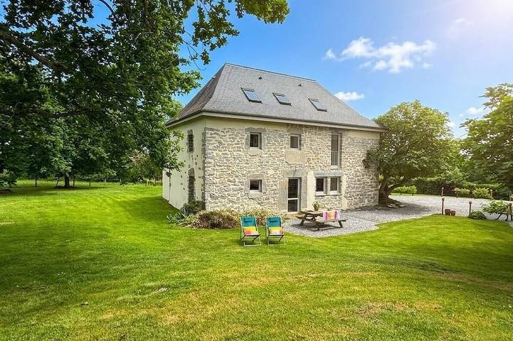 Location de vacances pour 10 personnes, avec jardin à Lys (homonymie)