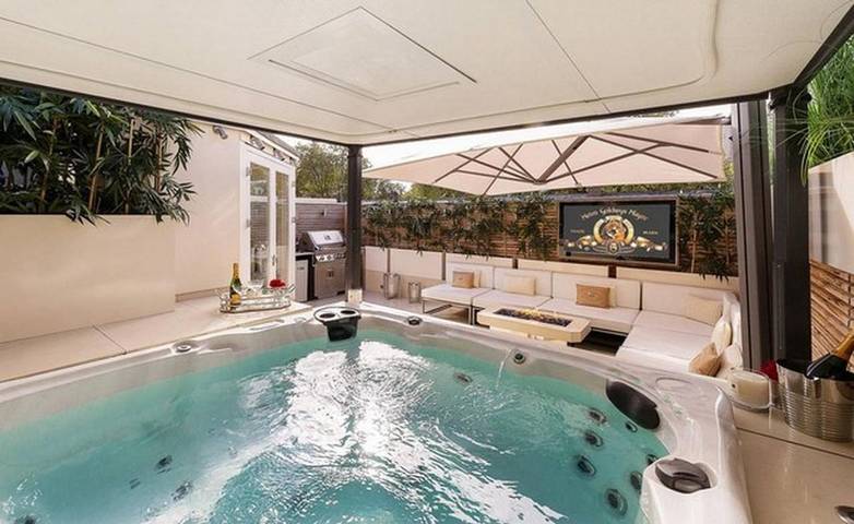 Ferienhaus für 11 Personen, mit Balkon und Whirlpool sowie Terrasse in Amsterdam