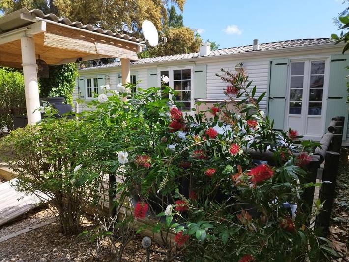 Camping pour 6 personnes, avec sauna ainsi que jardin et piscine, animaux acceptés