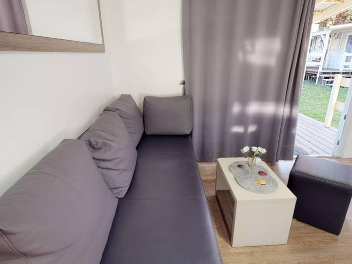 Wohnwagen für 2 Personen, mit Terrasse und Garten in Bodensdorf