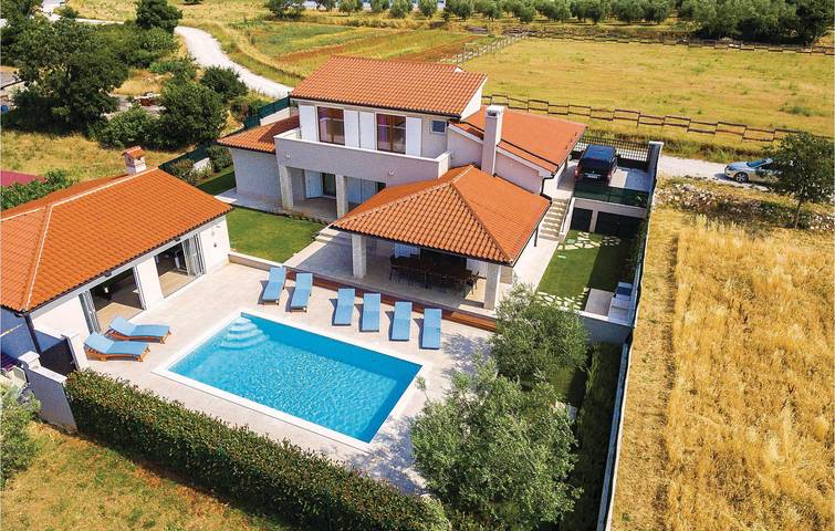 Location de vacances pour 8 personnes, avec terrasse et sauna à Vodnjan