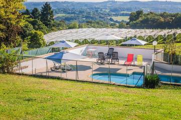 Hôtel pour 2 personnes, avec piscine ainsi que jardin et terrasse à Sadroc