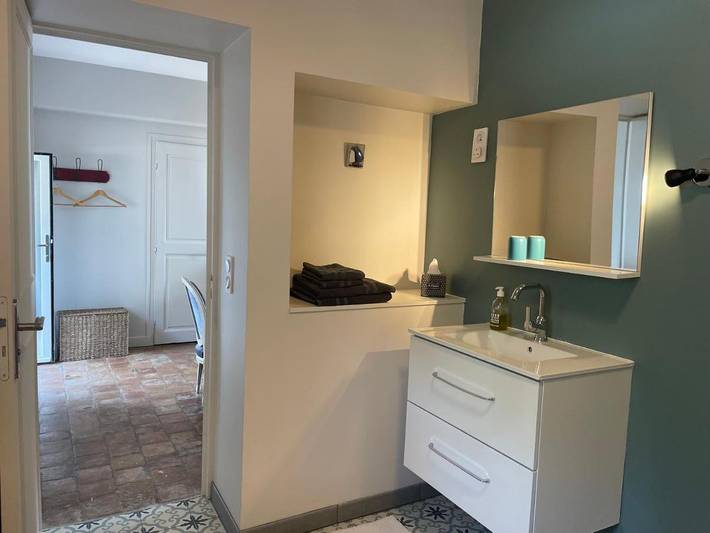 Location de vacances pour 2 personnes, avec terrasse et jardin dans Moulicent - 4