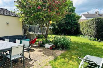 Location de vacances pour 8 personnes, avec jardin à Villepreux