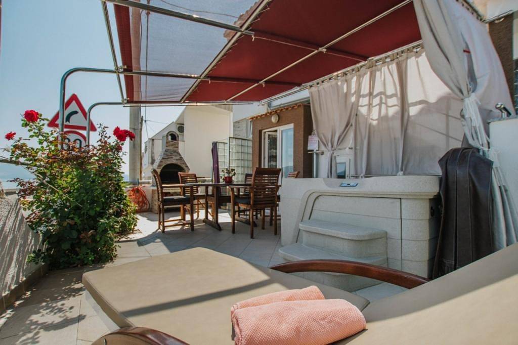 Ganze Wohnung, Ferienwohnung in Arbanija mit Meerblick, Terrasse, Klimaanlage, W-Lan (5138-2) in Arbanija, Ciovo