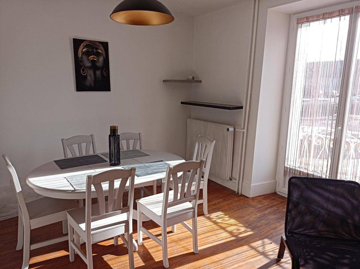 Three-Bedroom House in Venarey-les-Laumes, Région de Montbard
