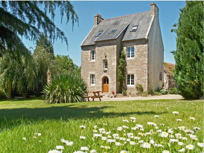 Maison de vacances 'Gite 12 Pers À 15kms De La Plage' avec jardin privé et Wi-Fi in Plouégat-Moysan, Région de Morlaix