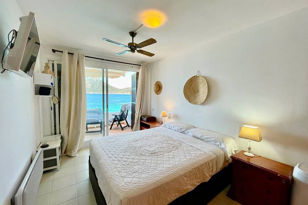 Ganze Wohnung, Waterfront apartment in Sant Elm, Mallorca Westen