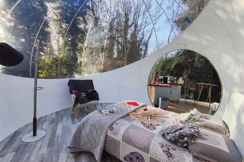 Maison bulle, jacuzzi, Au Calme Absolu in Lindry, Région d'Auxerre