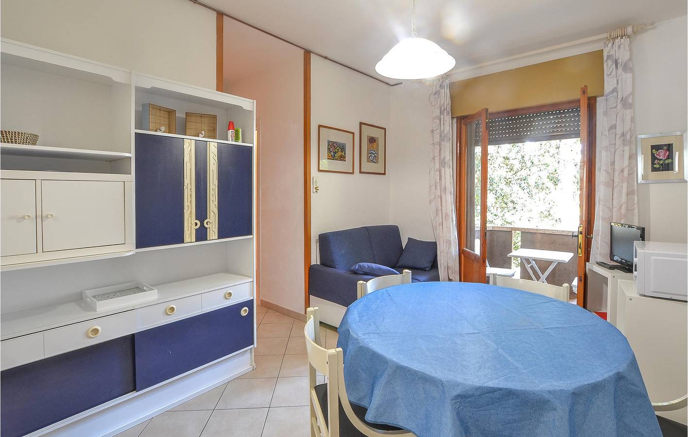 Appartamento intero, Appartamento al piano superiore con WiFi, parcheggio e cucina - 400 m dalla spiaggia in Rosolina Mare, Rosolina